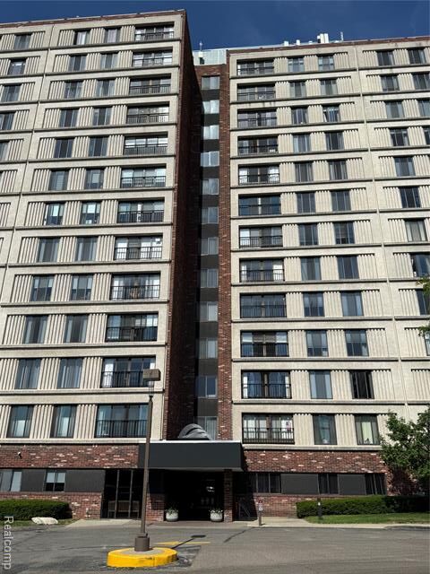 Property Photo:  21800 Morley Avenue 911  MI 48124 