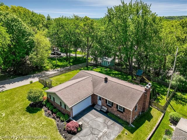 Property Photo:  4921 Huron Drive  MI 48348 