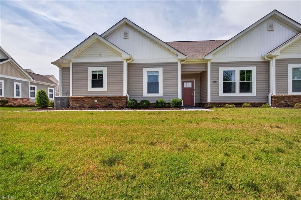 Property Photo:  1010 Paragon Way C  VA 23435 