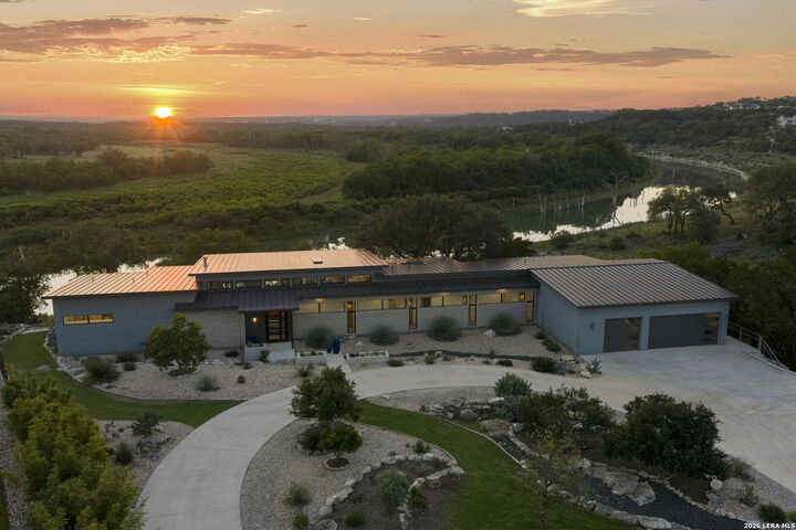 Property Photo:  352 Arthur Ct  TX 78070 