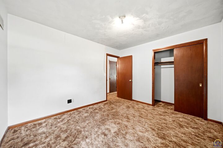 Property Photo:  1130 Main St  KS 66073 