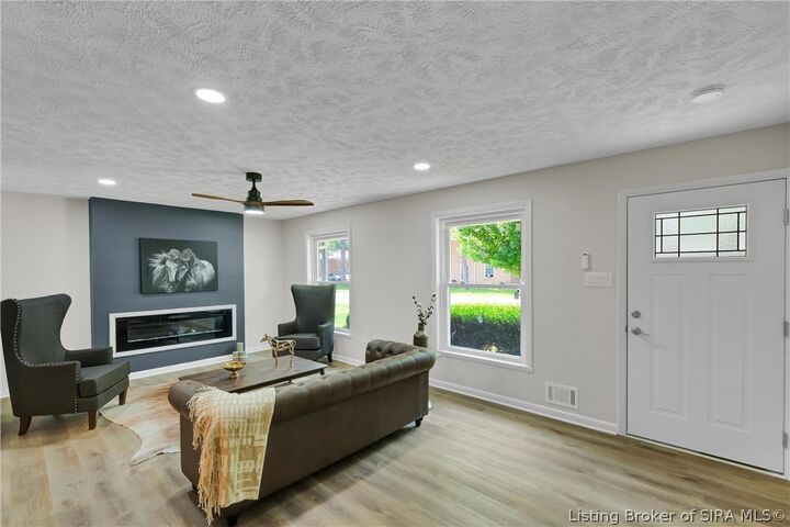 Property Photo: 1520 E 8th Street IN 47130
