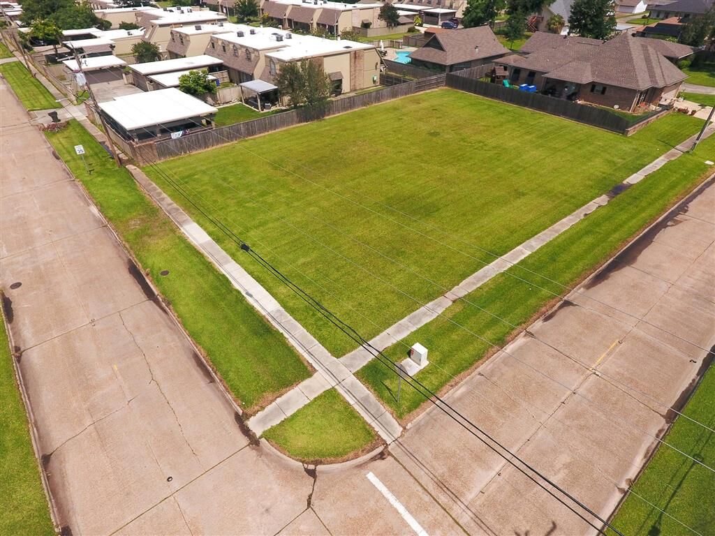 Property Photo:  706 W School Street W  LA 70605 