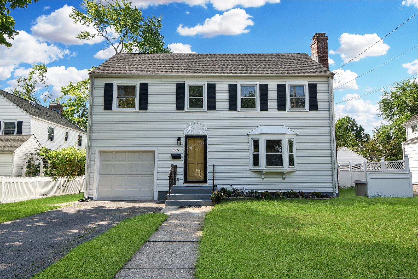 Property Photo:  1729 Boulevard  CT 06107 