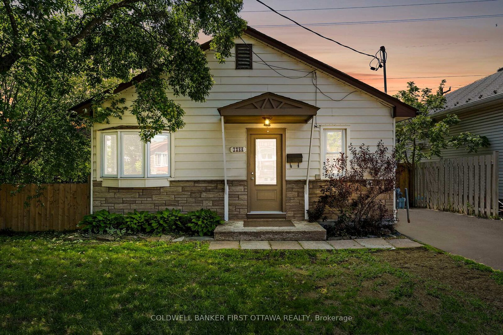 Photo de la propriété: 1246 Kitchener Avenue ON K1V 6W5