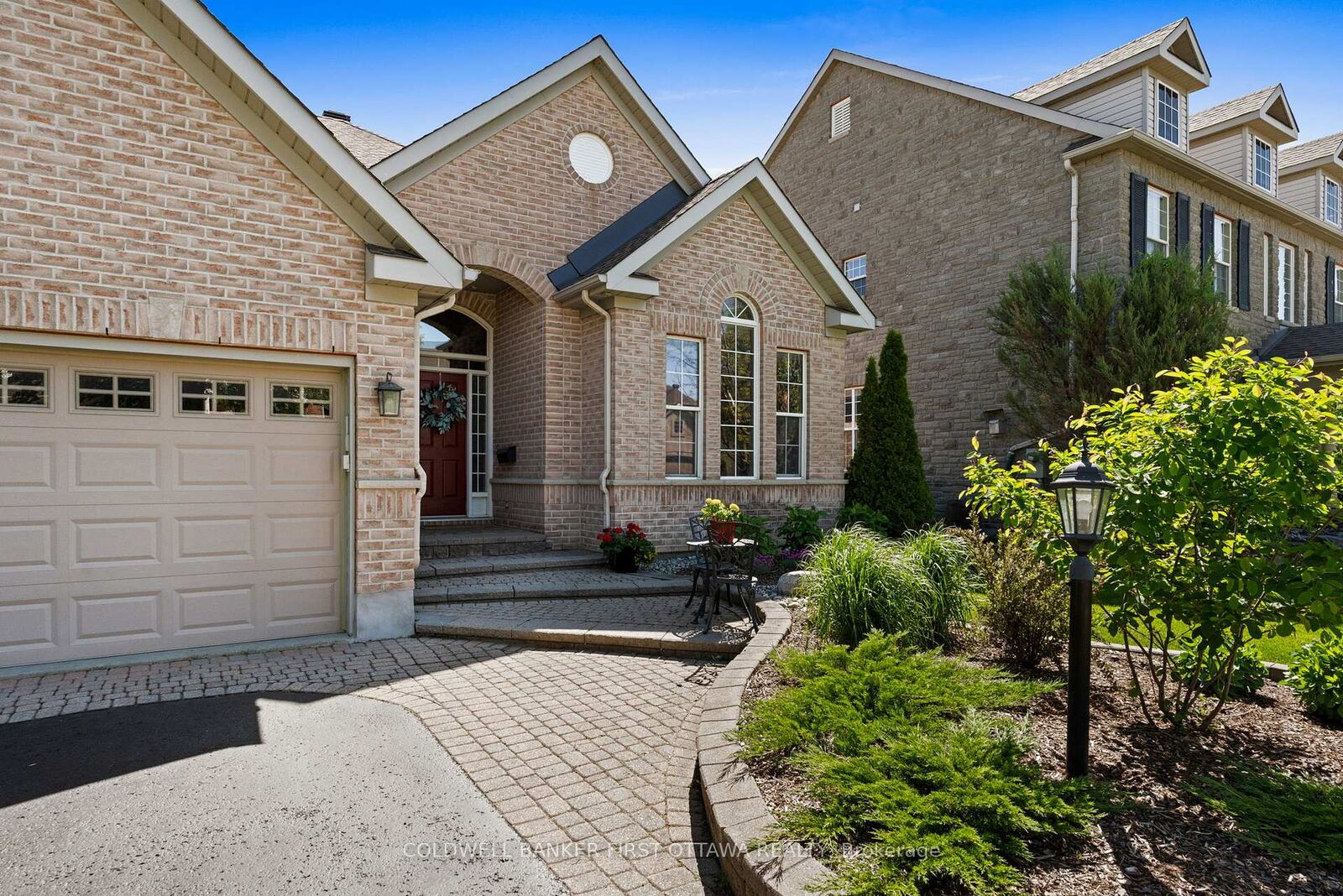 Photo de la propriété:  19 Fencerow Way  ON K2J 4X8 