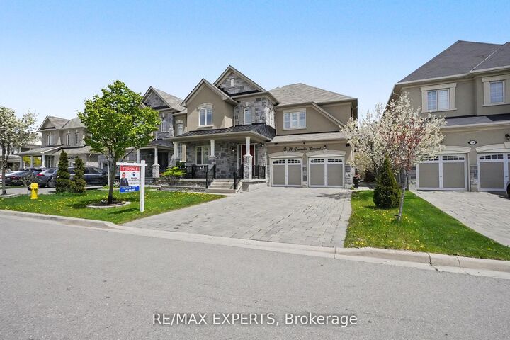 74 Dunrobin Crescent — photo 1