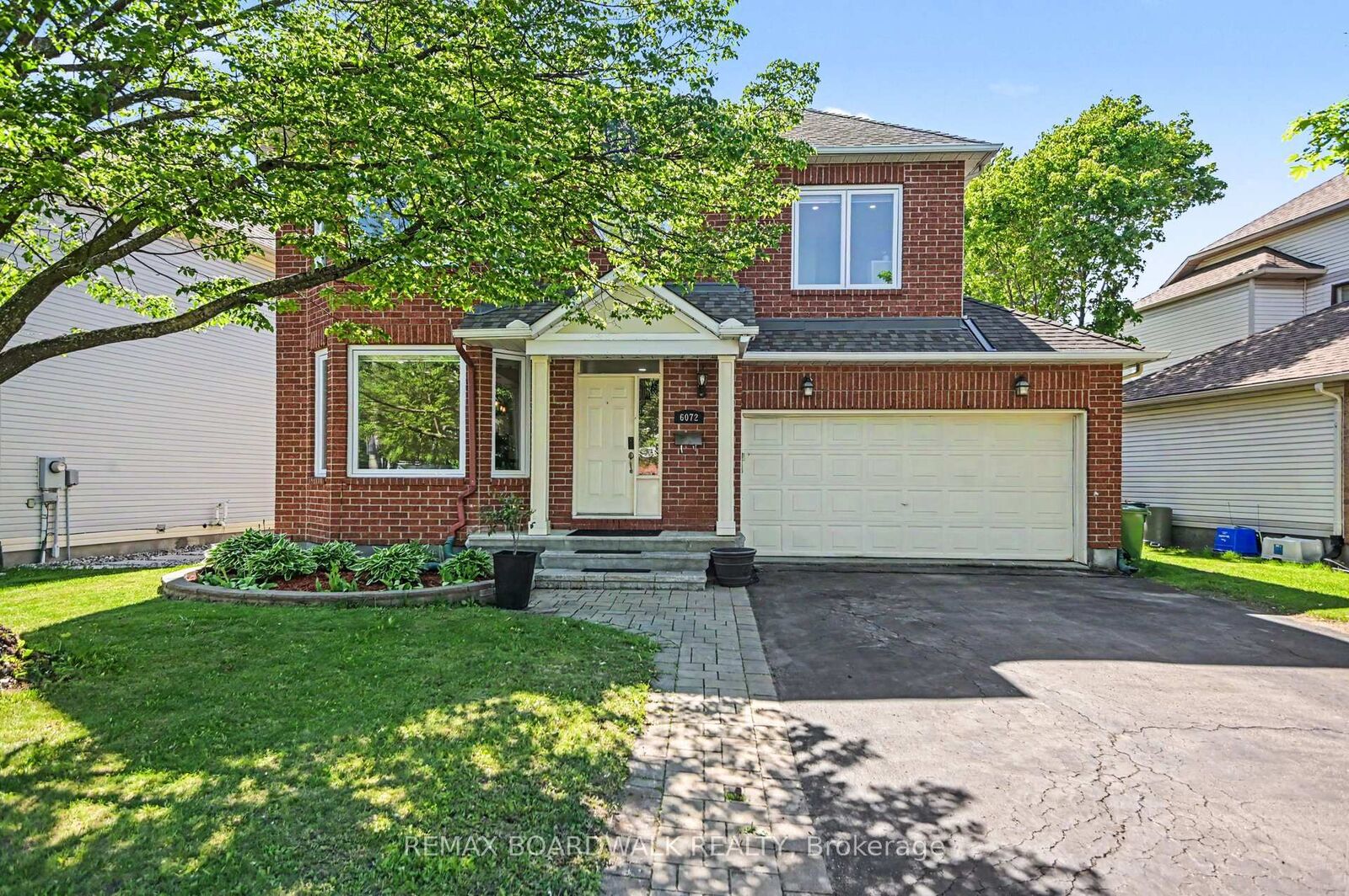 Property Photo: 6072 Longleaf Drive ON K1W 1G4