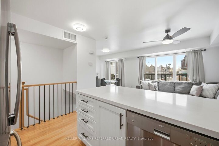 Property Photo: 125 George Appleton Way 2020 ON M3M 0A2