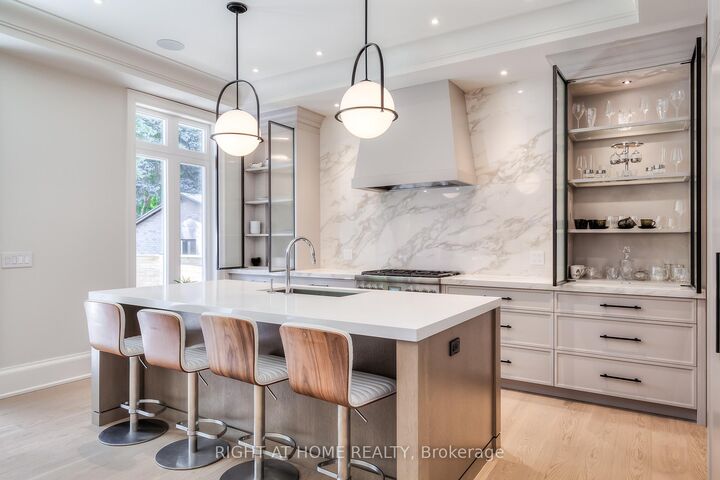 Property Photo: 124 Shaver Avenue N ON M9B 4N8
