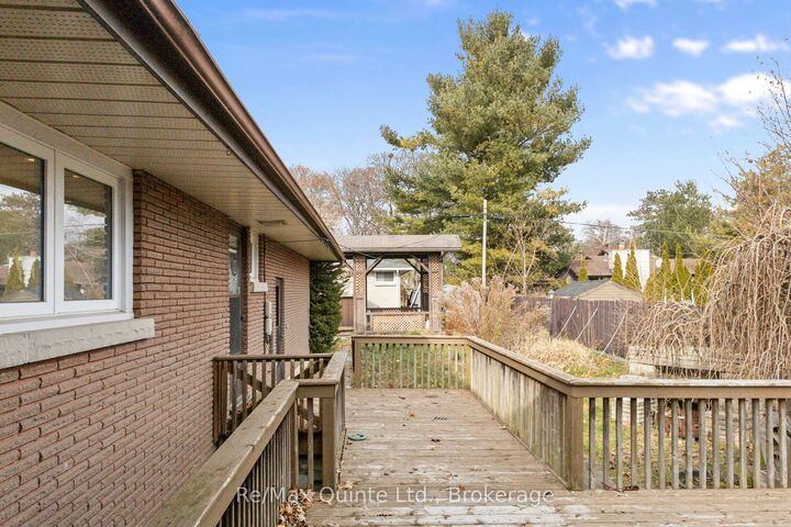 5 Stanley Park Drive — photo 1