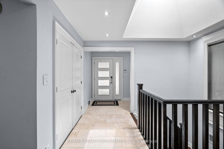 Property Photo: 42 Heathview Avenue ON M2K 2C1