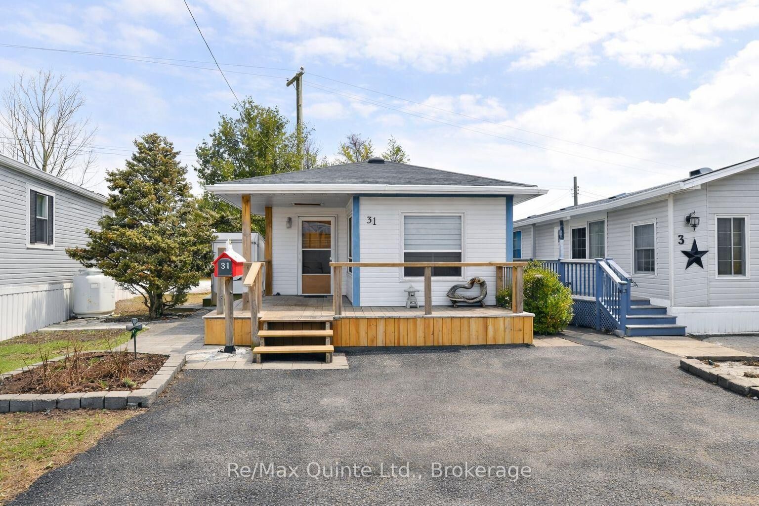 Property Photo: 311 Dundas Street E 31 ON K8V 1M1