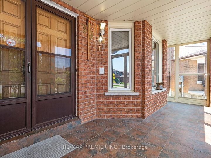 Property Photo: 39 Brydon Court ON L6A 1H7