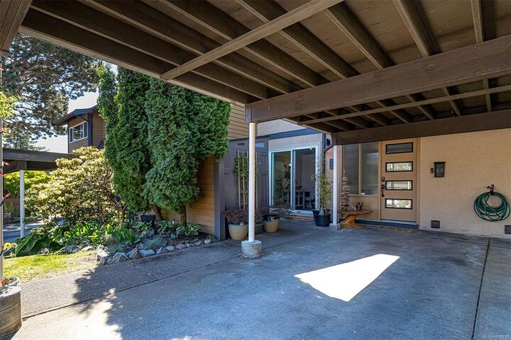 Property Photo: 533 Crossandra Cres BC V8Z 6G4