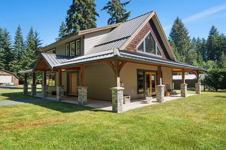 Property Photo: 352 Ships Point Rd BC V0R 1W0
