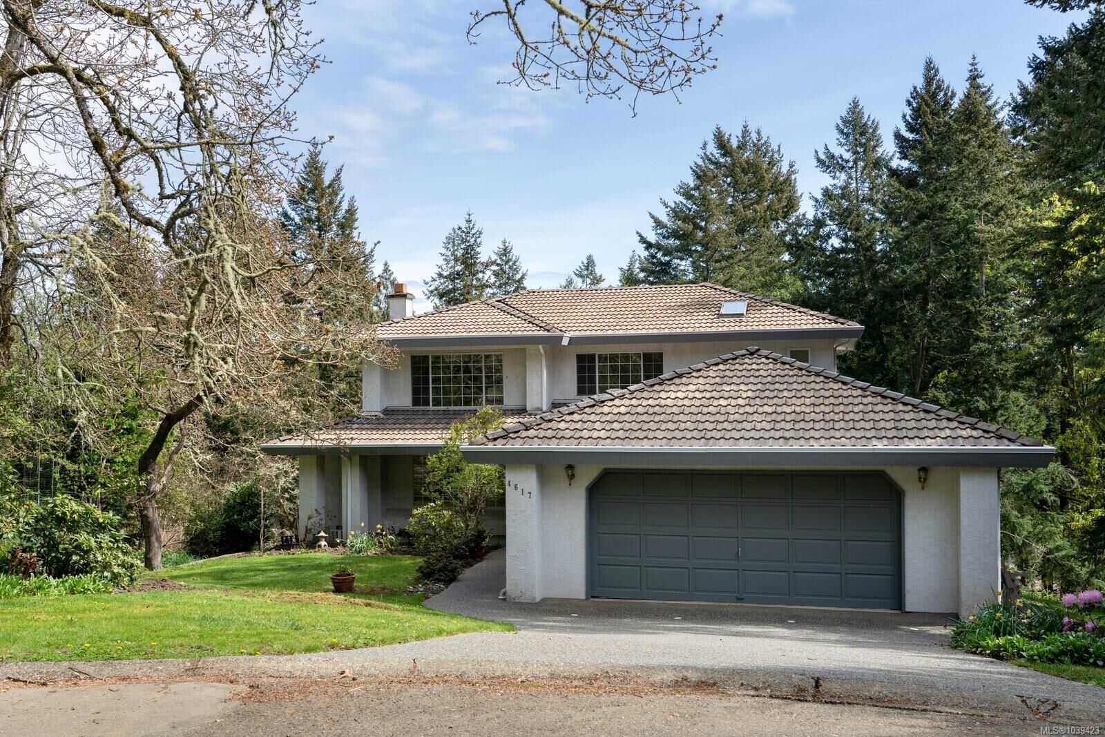 Property Photo: 4617 Cliffwood Pl BC V8Y 1B6