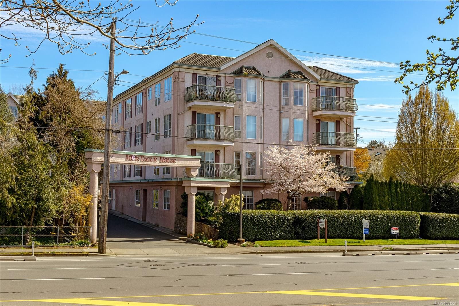 Property Photo:  3133 Tillicum Rd #101  BC V9A 2B4 