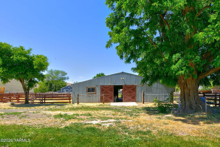 Property Photo: 5271 N Wenas Rd WA 98942