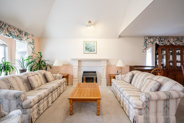 Photo de la propriété:  16156 94A Avenue  BC V4N 3A2 