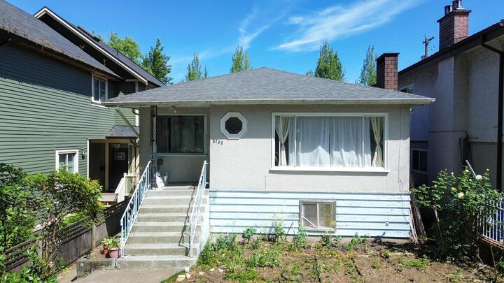 Property Photo: 2733 E 28th Avenue BC V5R 1S1
