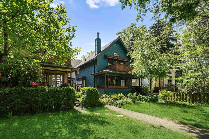Property Photo: 154-168 W 11th Avenue BC V5Y 1S7
