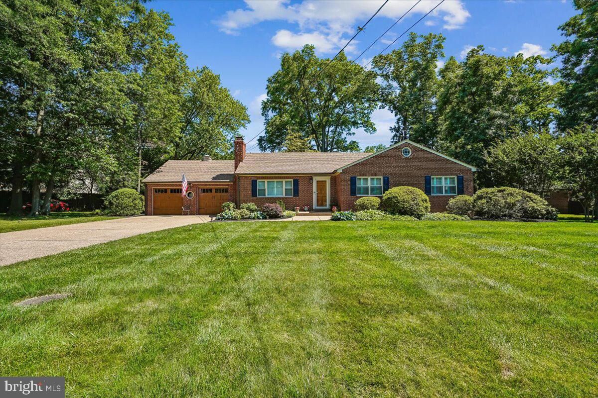 Property Photo: 5515 Bradley Boulevard VA 22311