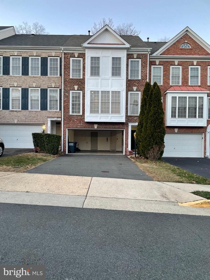 Property Photo: 18405 Sierra Square VA 20176