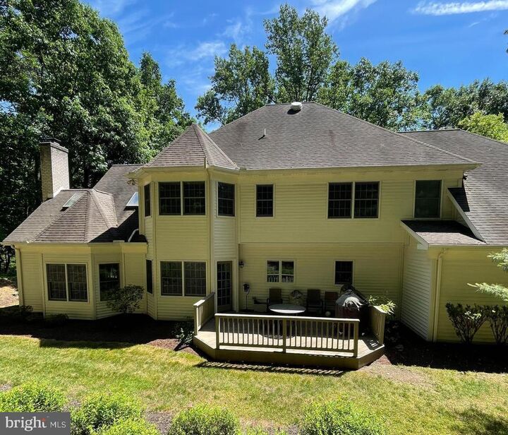 Property Photo: 1071 Knoll Drive PA 17036