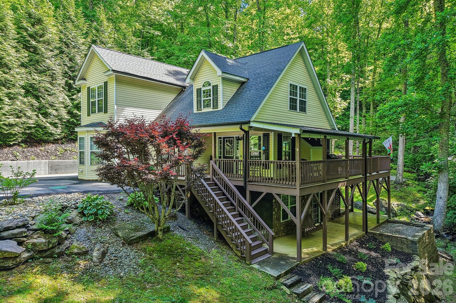 Property Photo: 1264 Dogwood Drive NC 28751