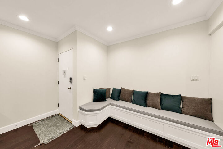 Property Photo:  15248 Dickens St  CA 91403 