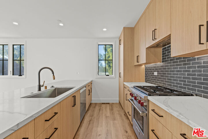 Property Photo: 5540 Tova Rd CA 91411