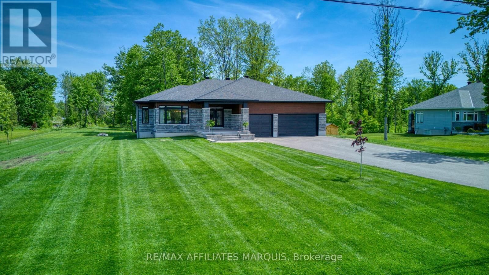 Property Photo:  27 Diane Drive  ON K7A 4S5 