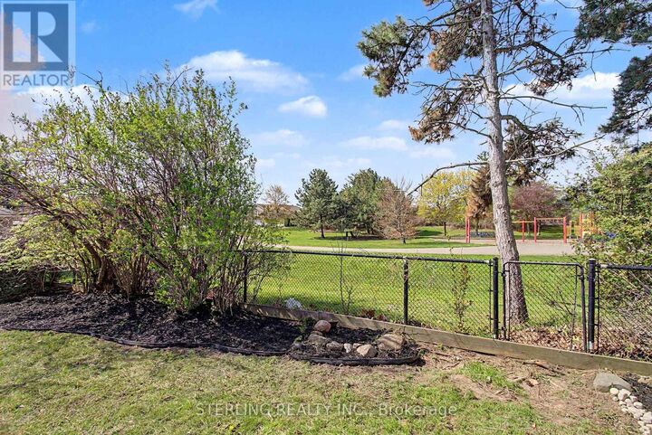 Property Photo:  72 Sunforest Drive  ON L6Z 3Z5 