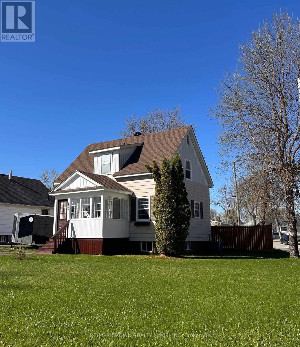Property Photo:  43 Bowman Avenue  ON P5N 1M9 