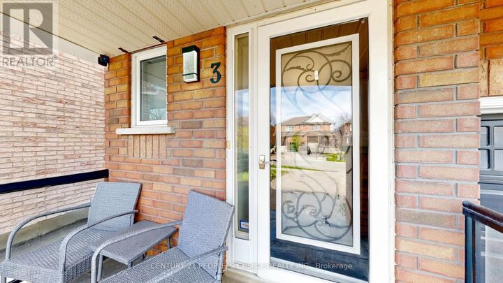 Property Photo:  3 Manorwood Court  ON L7E 2T4 
