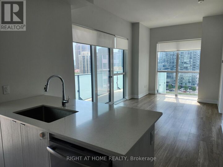 Property Photo:  4130 Parkside Villge Drive 906  ON L5B 3M8 