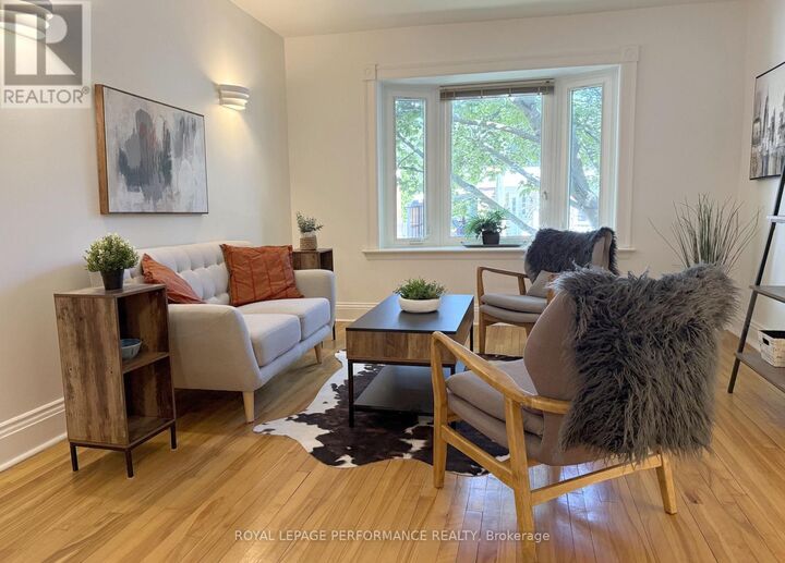 Property Photo: 152 Ivy Crescent ON K1M 1X6