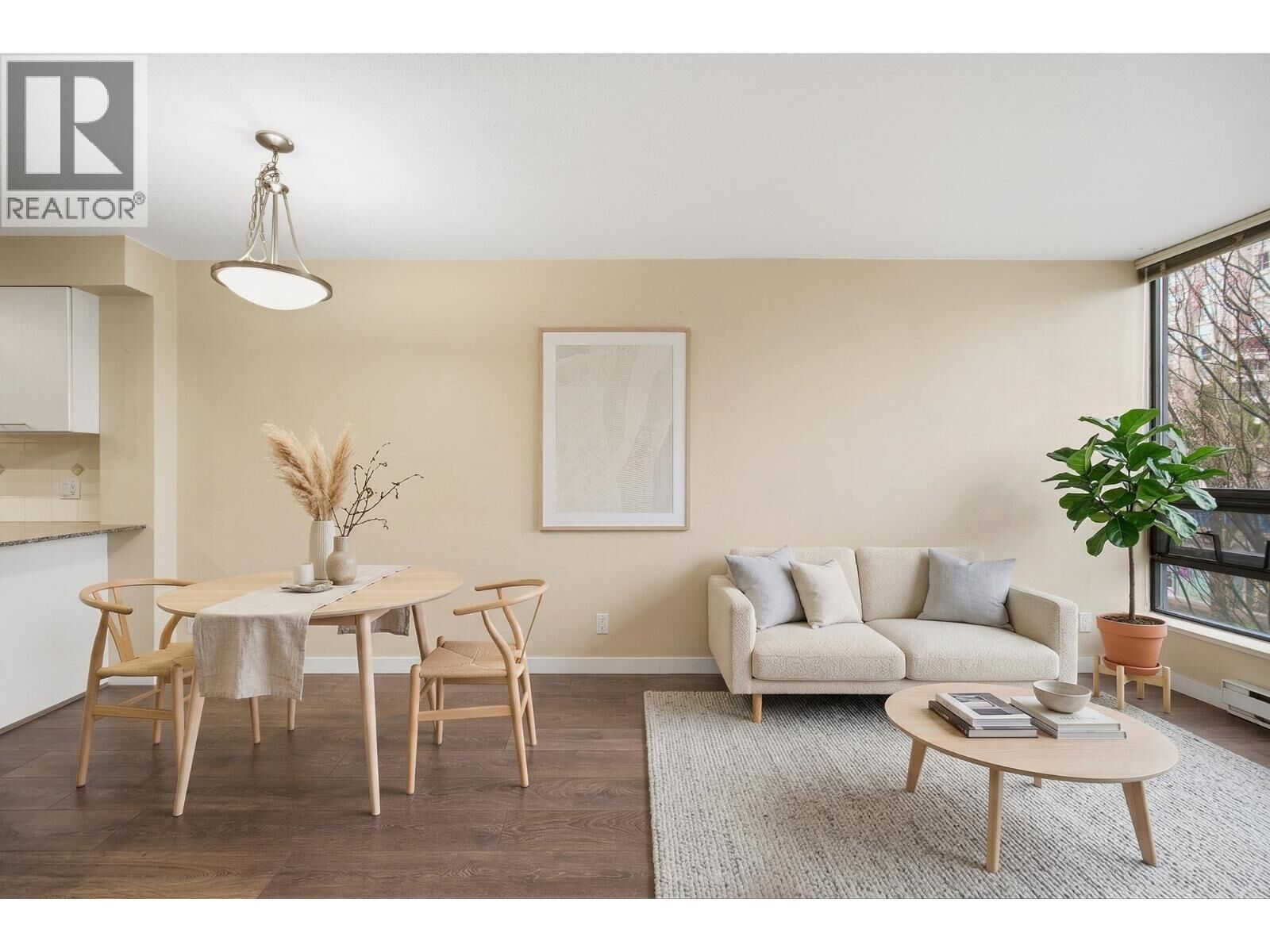Property Photo: 6331 Buswell Street 303 BC V6Y 4H2
