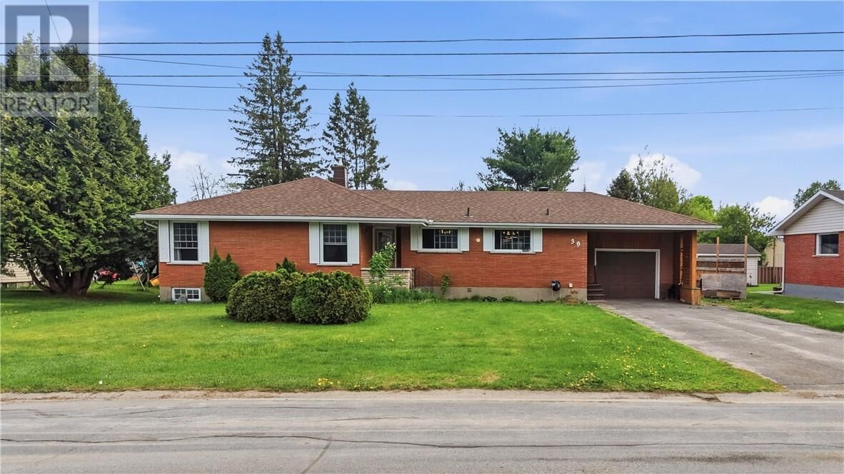 Property Photo: 39 Lincoln Crescent ON P0M 1H0