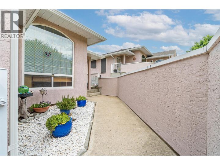 Photo de la propriété:  2630 Nechako Drive 15  BC V2E 2C9 