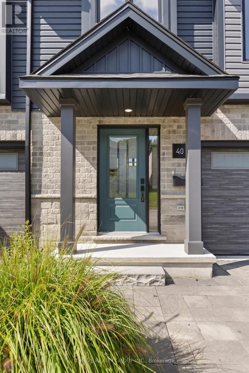 Property Photo:  2261 Linkway Boulevard 40  ON N6K 0L4 