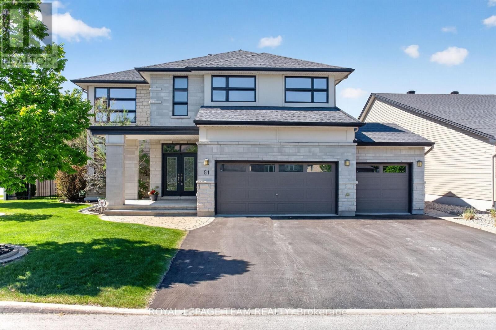 Property Photo: 51 Bridle Crest Court ON K2M 0H5