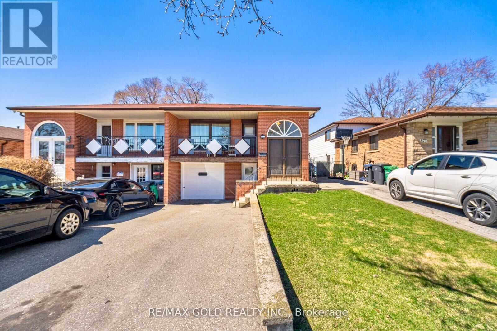Property Photo:  877 Consort Crescent  ON L5C 1J8 