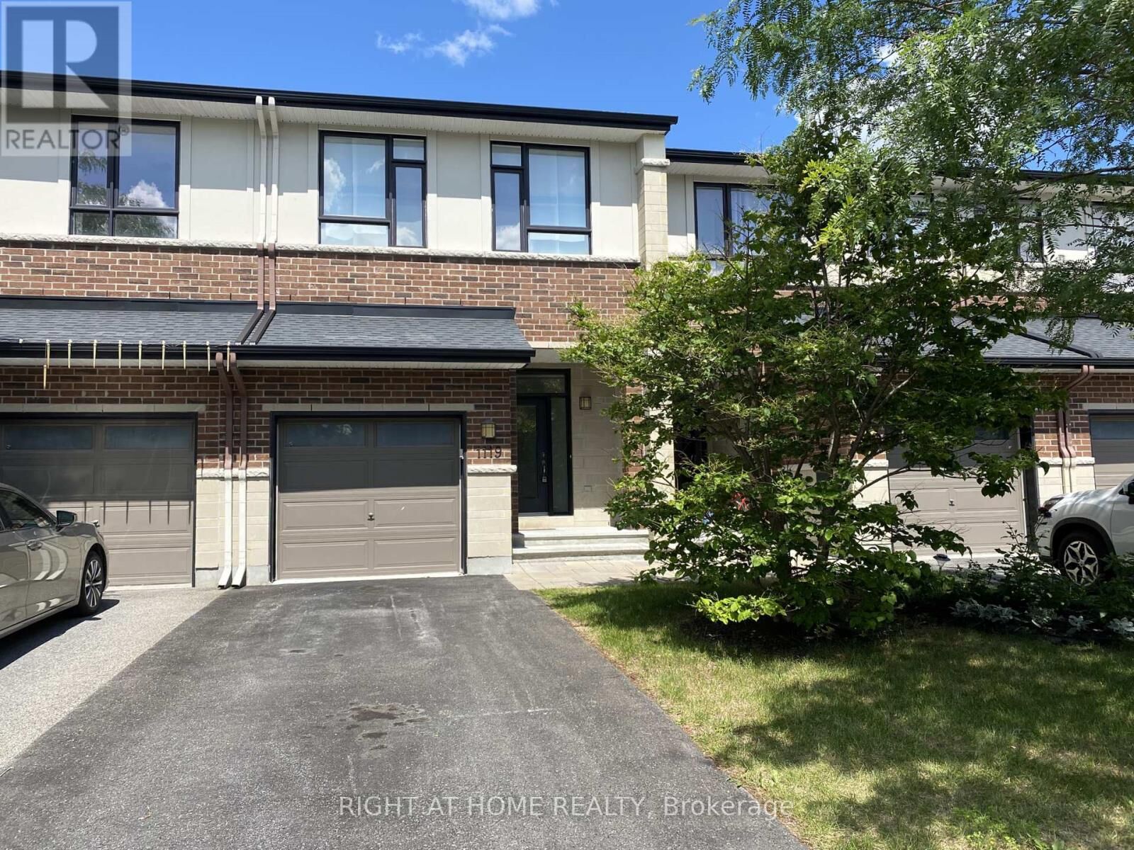 Property Photo:  1119 Tischart Crescent  ON K2T 0G4 