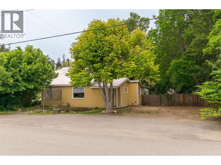Photo de la propriété:  5081 70 Avenue Northeast  BC V0E 1K0 