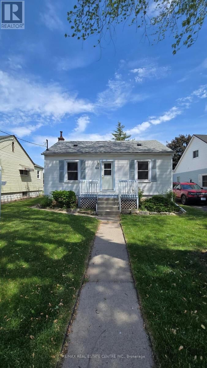 Property Photo:  180 Oak Avenue  ON L8L 5N1 
