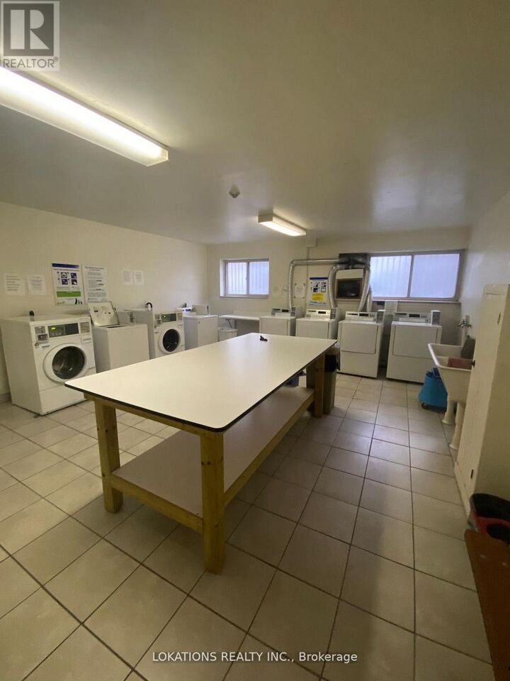 Property Photo:  2135 Avenue Road 205  ON M5M 3M6 