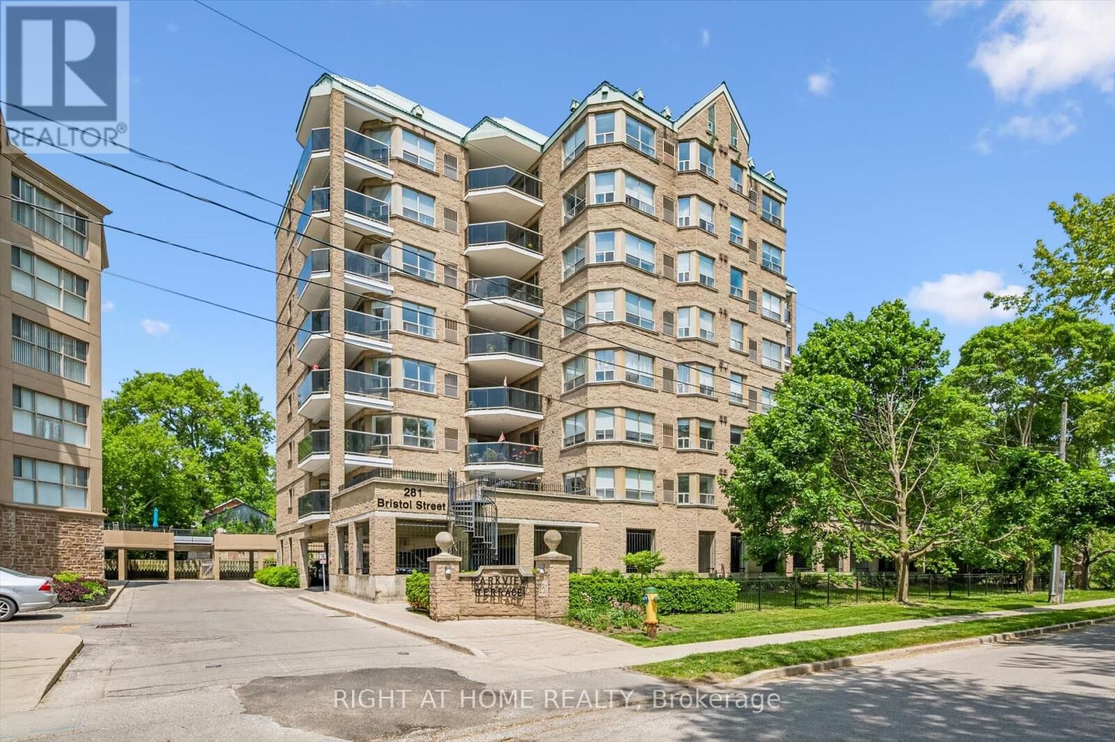 Property Photo:  281 Bristol Street 804  ON N1H 8J3 