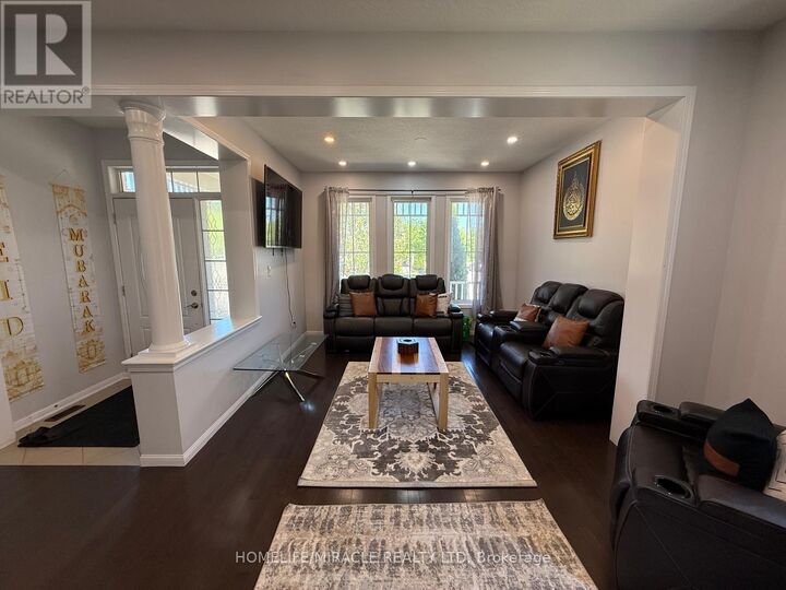 Property Photo:  23 Dalton Drive  ON N3C 0E7 